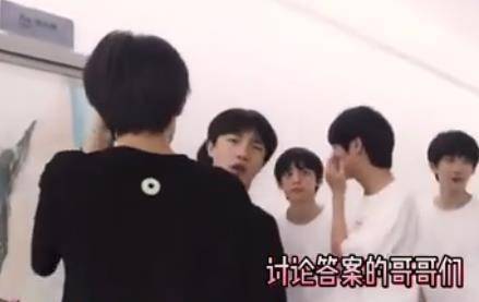 时代|苏新皓将朱志鑫没吃完的饭吃了，过程令工作人员和妈妈佩服