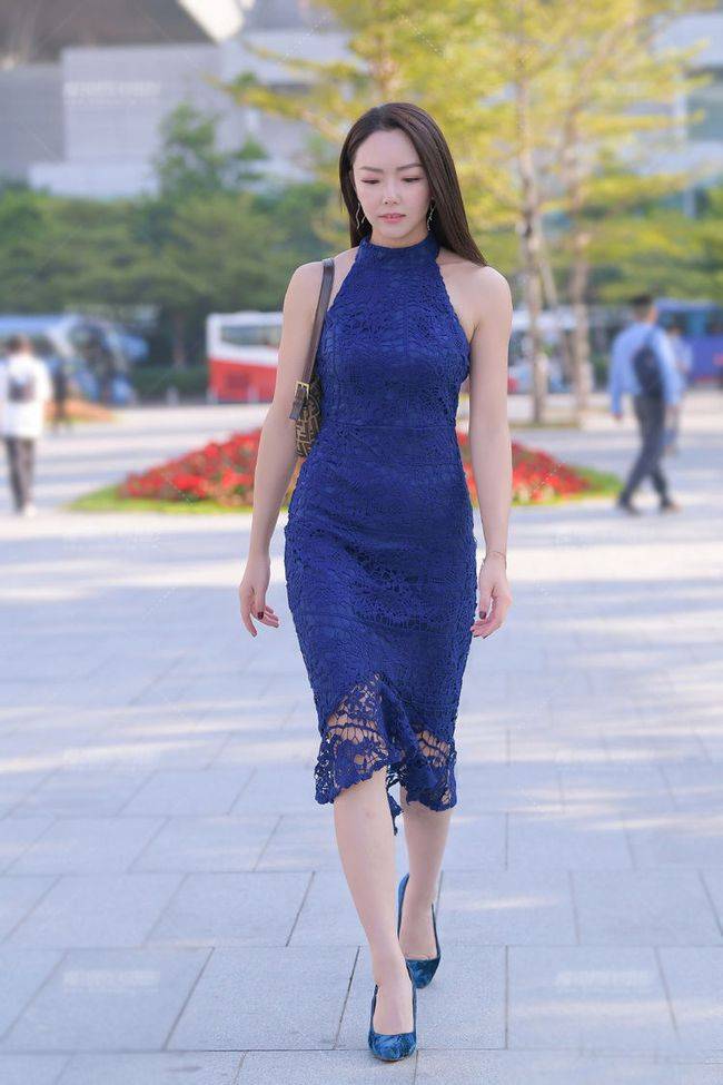 颜色|想要穿搭清凉又显气质，蕾丝绣花连衣裙少不了