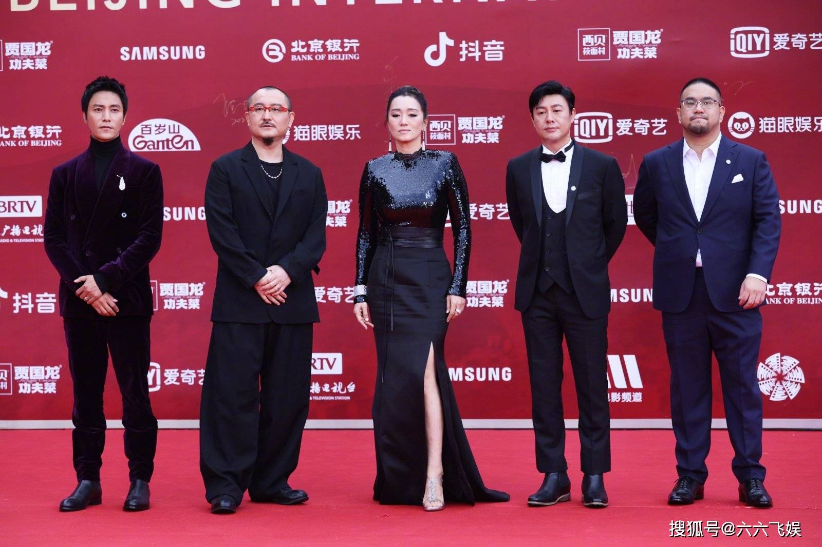 电影节|北影节开幕红毯生图：佟丽娅惊艳，杨颖大露背抢镜，巩俐反差萌