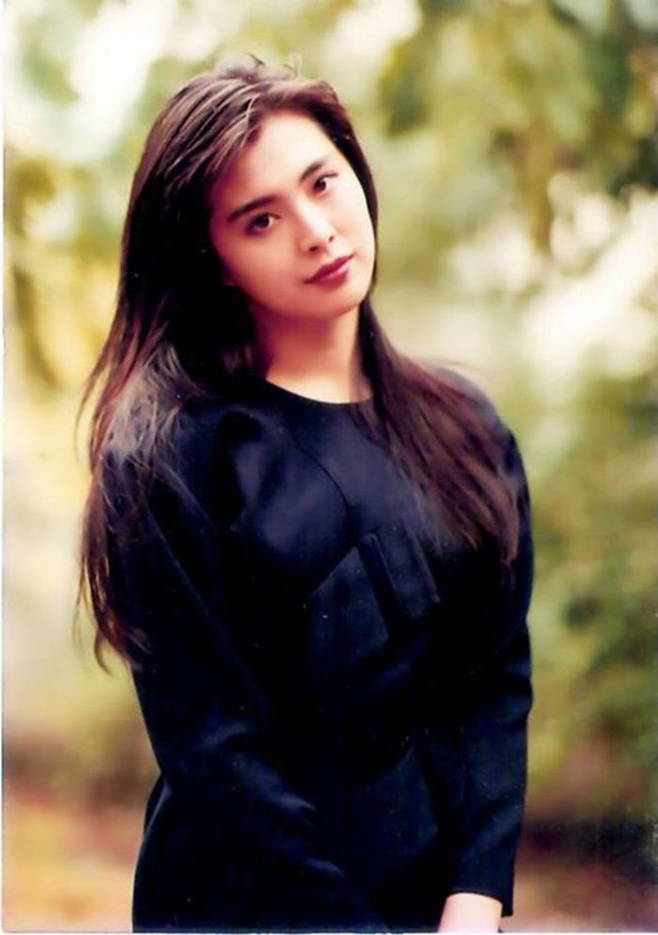 比较起来,有些做点公益拿出来四处宣传策划的小明星,王祖贤确实是不