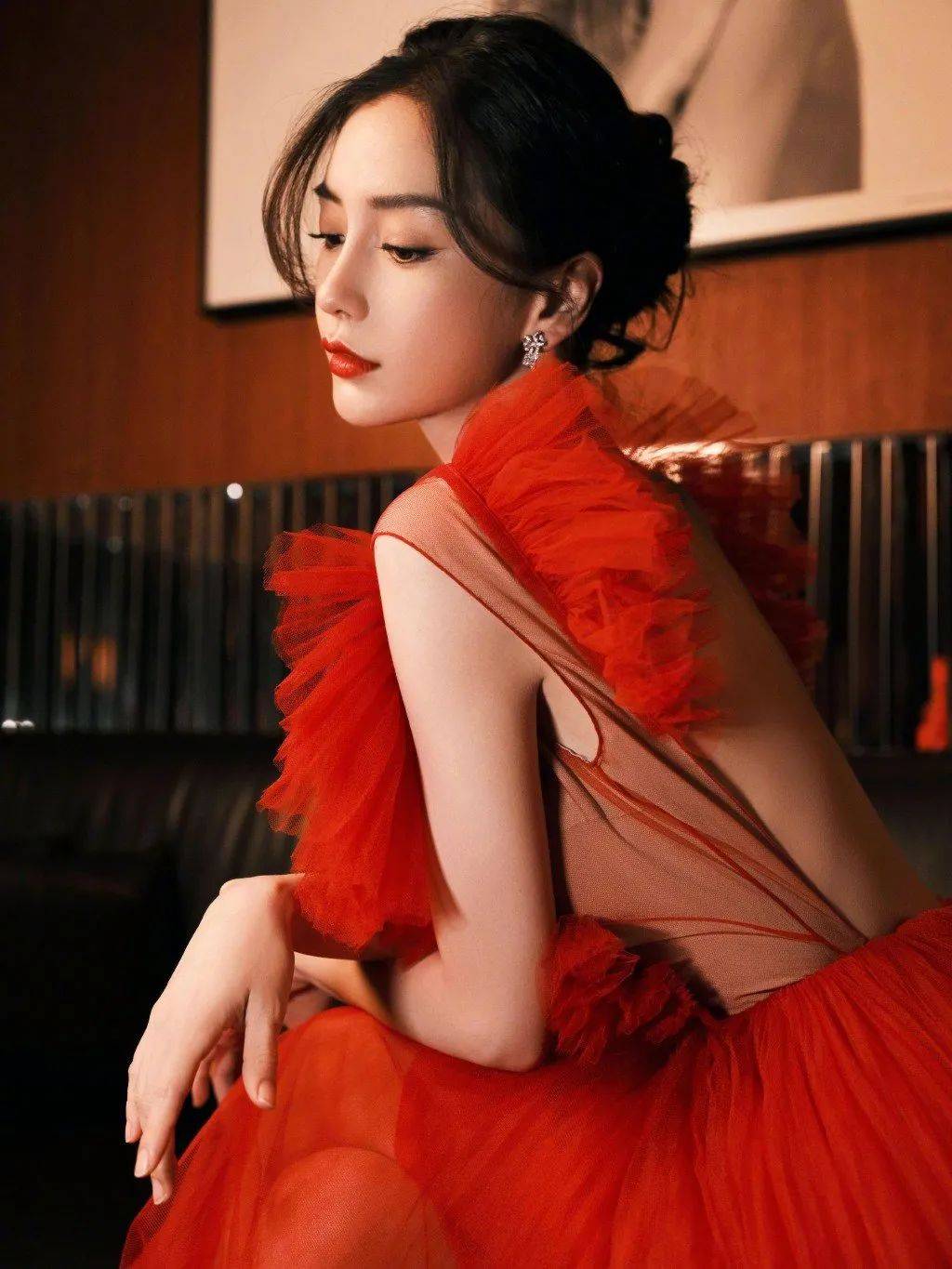 设计|北影红毯看点多,佟丽娅如仙女下凡,董璇深U性感,还有新人爆红