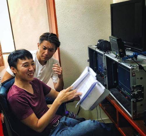 刘玉芳|赞颂成人爱情的《热唱吧》:没有了爱情,却可以依旧牵挂对方