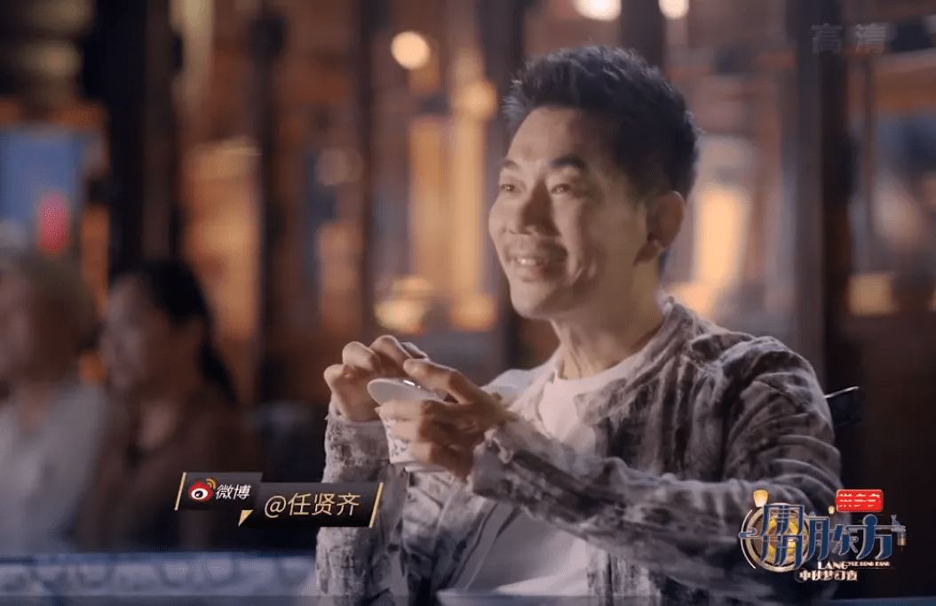 阿云嘎|卫视中秋晚会明星造型：张碧晨人鱼裙仙气足，戚薇蓬蓬袖夸张