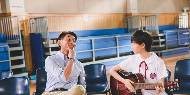 刘玉芳|赞颂成人爱情的《热唱吧》:没有了爱情,却可以依旧牵挂对方