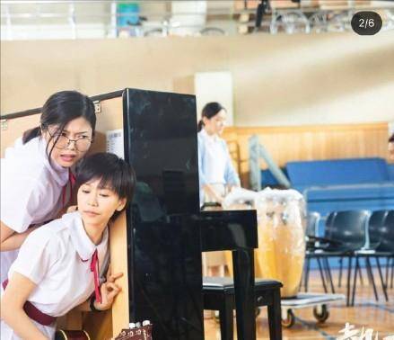 刘玉芳|赞颂成人爱情的《热唱吧》：没有了爱情，却可以依旧牵挂对方