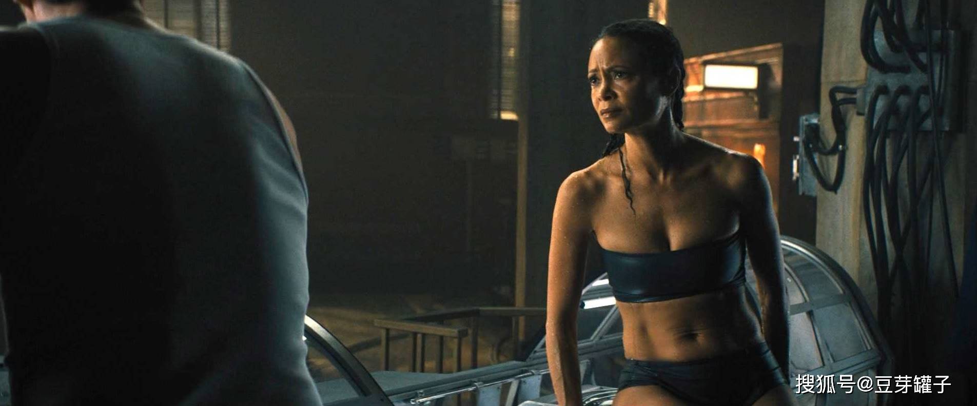 电影|《追忆迷局》:狼叔和吴彦祖主演科幻片,惊悚外皮之下藏浪漫结局