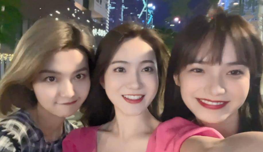 好朋友|《心动4》橙子近照，穿运动短裙打网球，“竹竿腿”令人羡慕