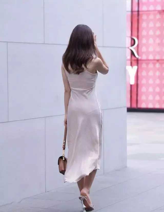 服装|海风吊带裙，飘逸的感觉充满活力，让美丽与可爱变成现实
