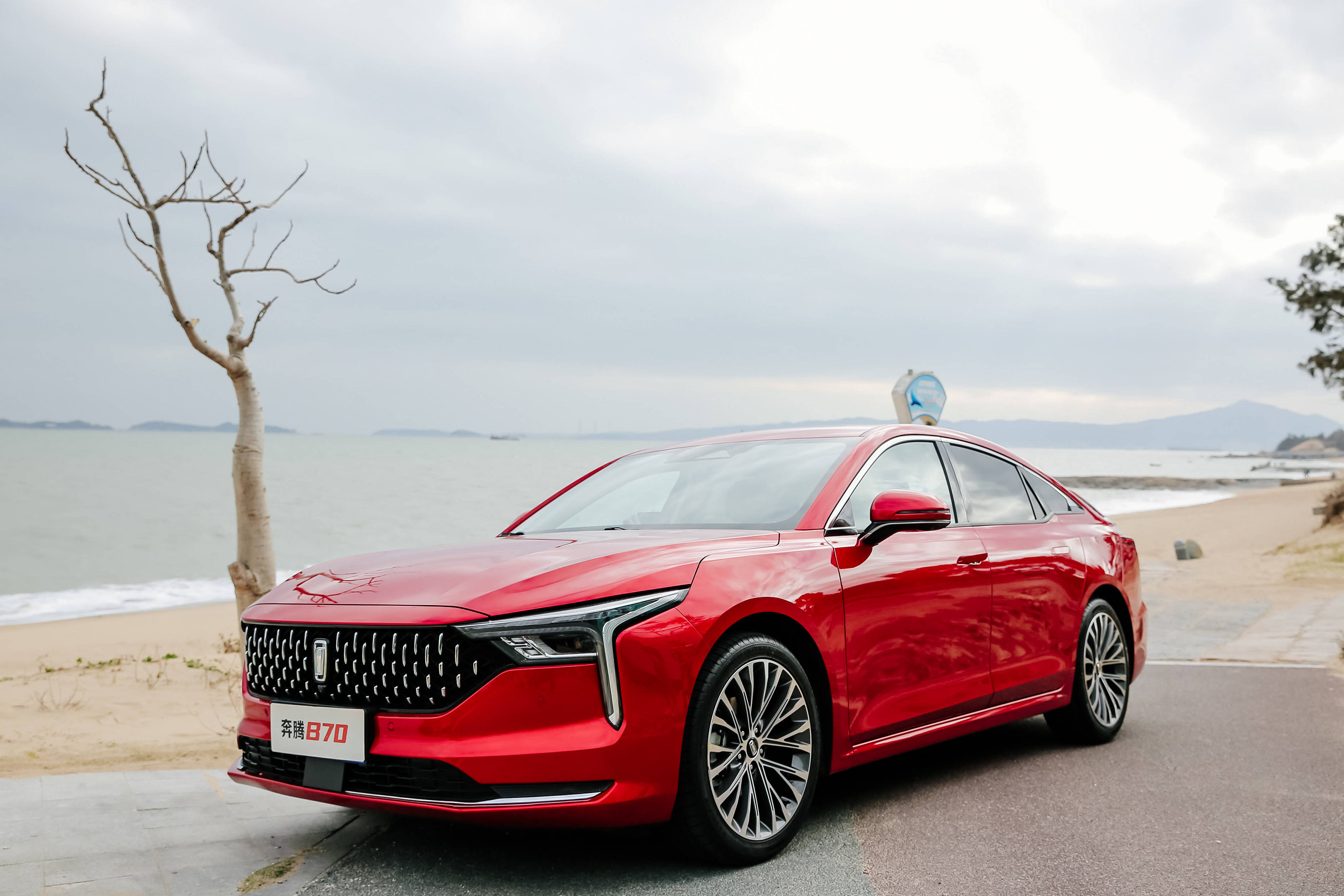 用轿跑的标准造家轿这就是全新第三代奔腾b70