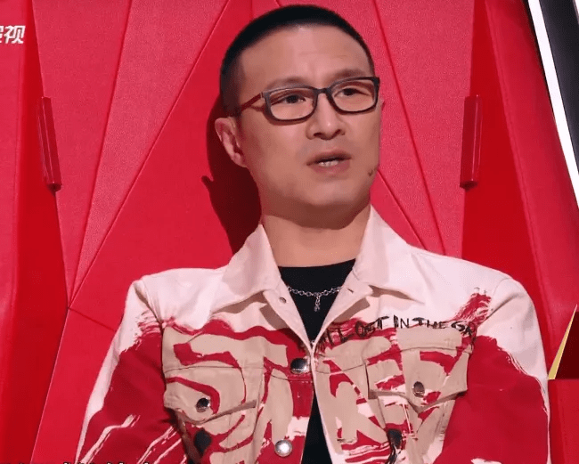 阿云嘎|卫视中秋晚会明星造型：张碧晨人鱼裙仙气足，戚薇蓬蓬袖夸张