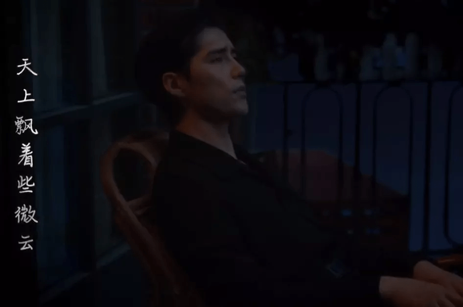 阿云嘎|卫视中秋晚会明星造型：张碧晨人鱼裙仙气足，戚薇蓬蓬袖夸张