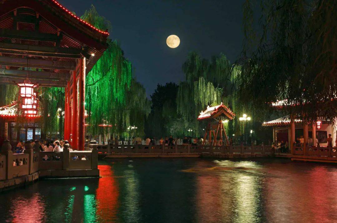 明月|济南月亮大片流出！今晚，在泉城看月亮爬上来!