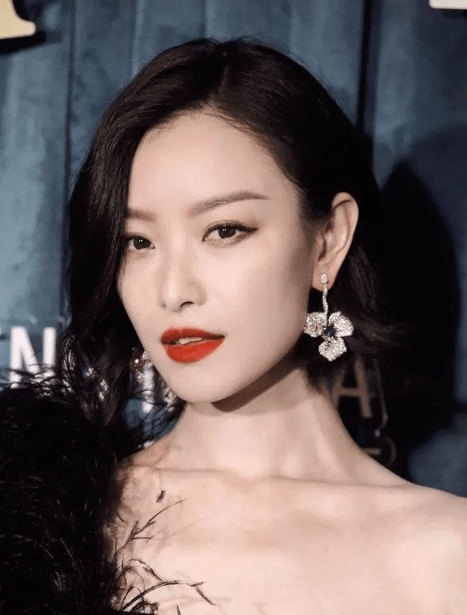 白女士都是淡颜，为什么赵露思化妆比素颜丑，乔欣却能撑破颜值天花板？