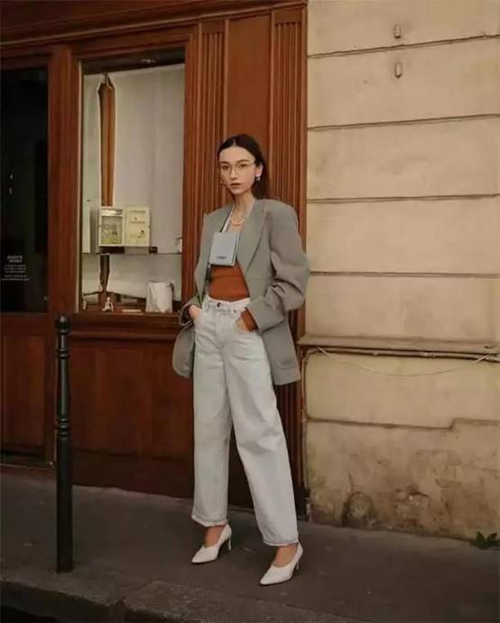 服装 春季挑西装却穿不出气质感？教你从面料、细节上下功夫，超实用