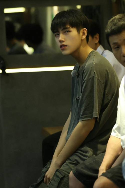 实验|陈飞宇《嗨放派》真实有梗综艺感强