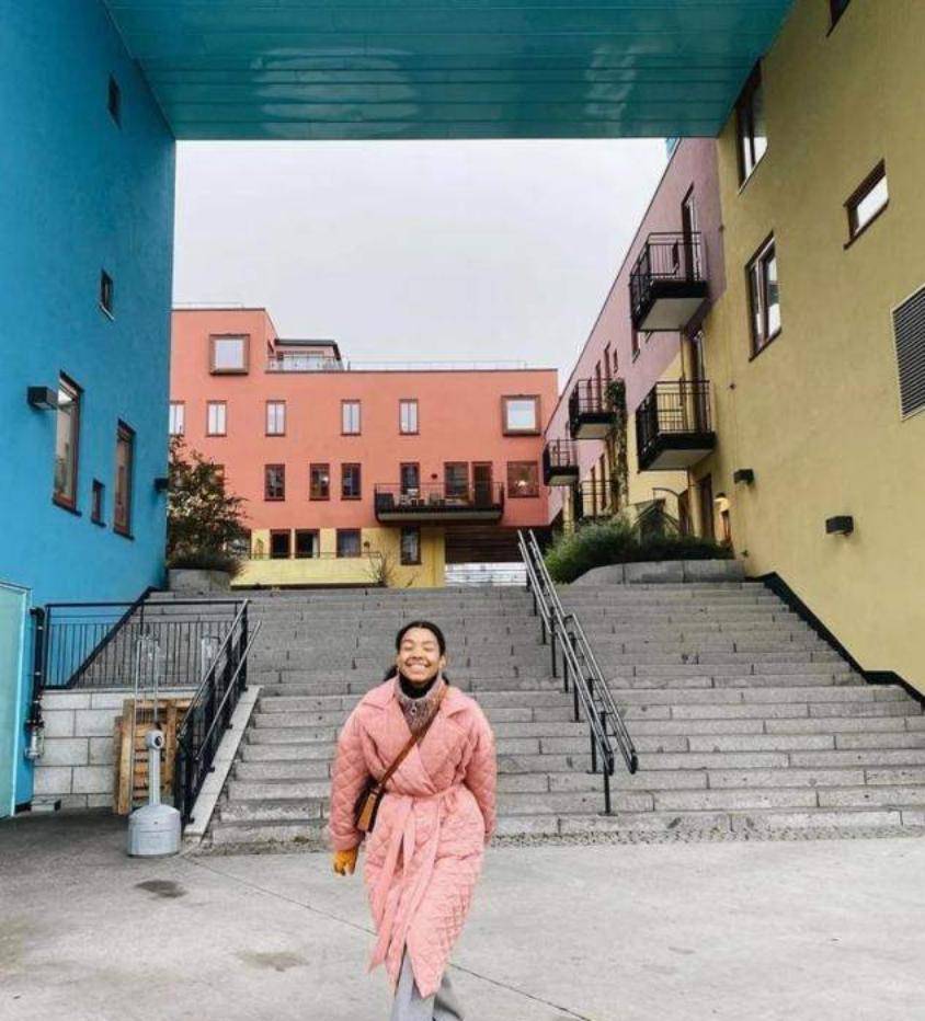 黑色 女人鞋子在精不在多，今年备好这3双“百搭款”，时髦又舒适