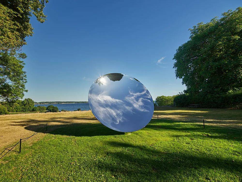 艺乎用镜面蜡块打造幻想空间