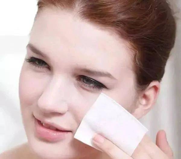 小逸|人人以油养肤,卸妆水真的退出历史舞台了吗?