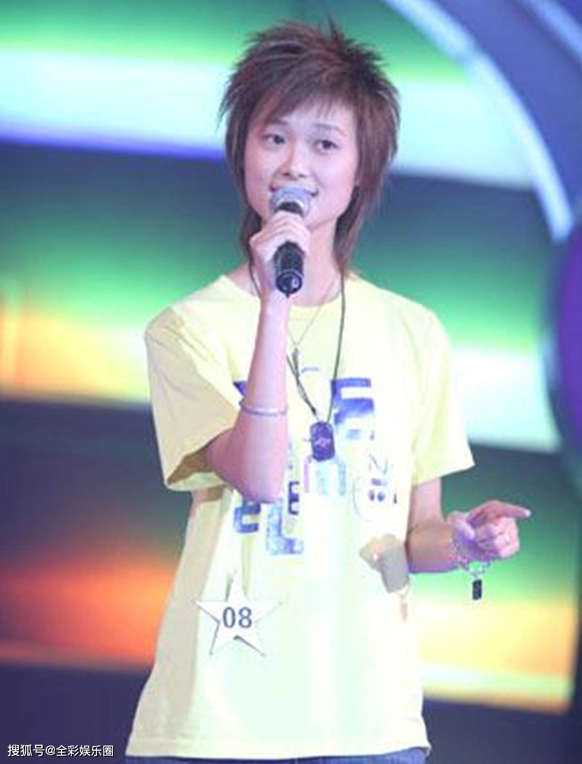 一身 李宇春越来越有女人味了！春哥的实力已经不需要个性来给自己加分