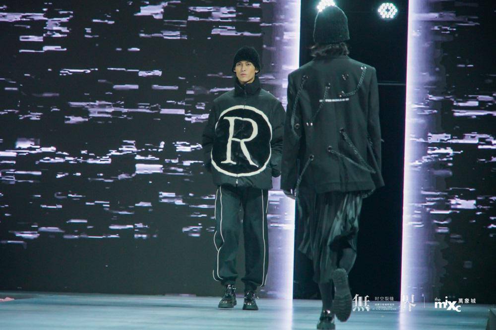 成都|成都万象城 2021 秋冬时装周启幕 重塑未来时装发声场