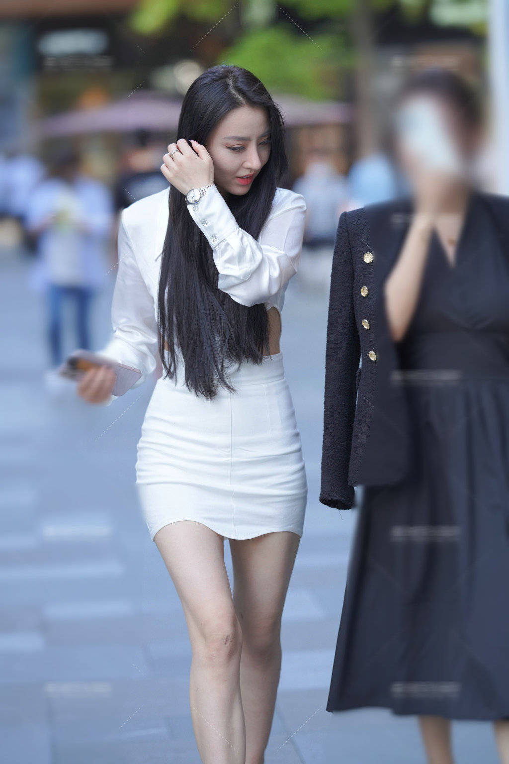 温度|只要搭配好牛仔裤也能穿出精致的美，清新靓丽又显轻熟的气质