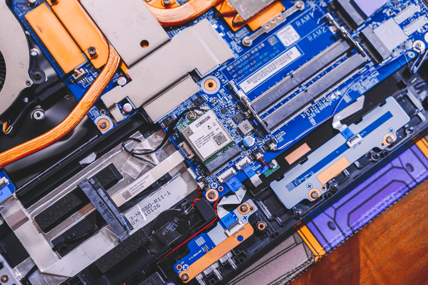 炫龙m7-e8s3首发上手评测:5800h 3070香不香?能忍住不冲?