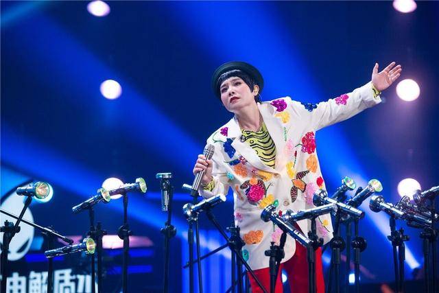 Lambert|《说唱听我的2》尤长靖邓典果将舞台氛围拉满，龚琳娜致敬卓别林