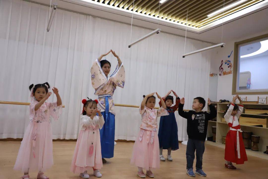 节日|吃月饼、做灯笼……航天基地这样欢度中秋佳节！