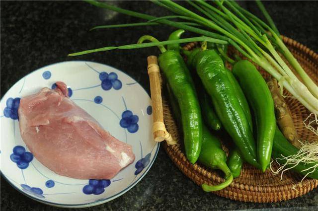 如何把肉切成小块 edd26793e2ee49c9849aa7621569d633.jpeg