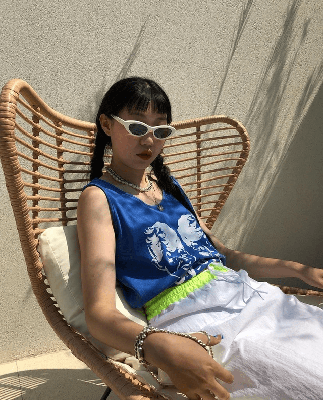 饱和度 不是所有蓝色都叫克莱因蓝！高饱和度却不显黑，难怪得到潮人喜爱？