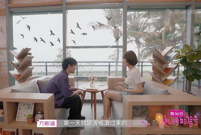 培养感情|心动的信号4：女4入住，男1男3争相表现，一个细节说明男2不为所动？