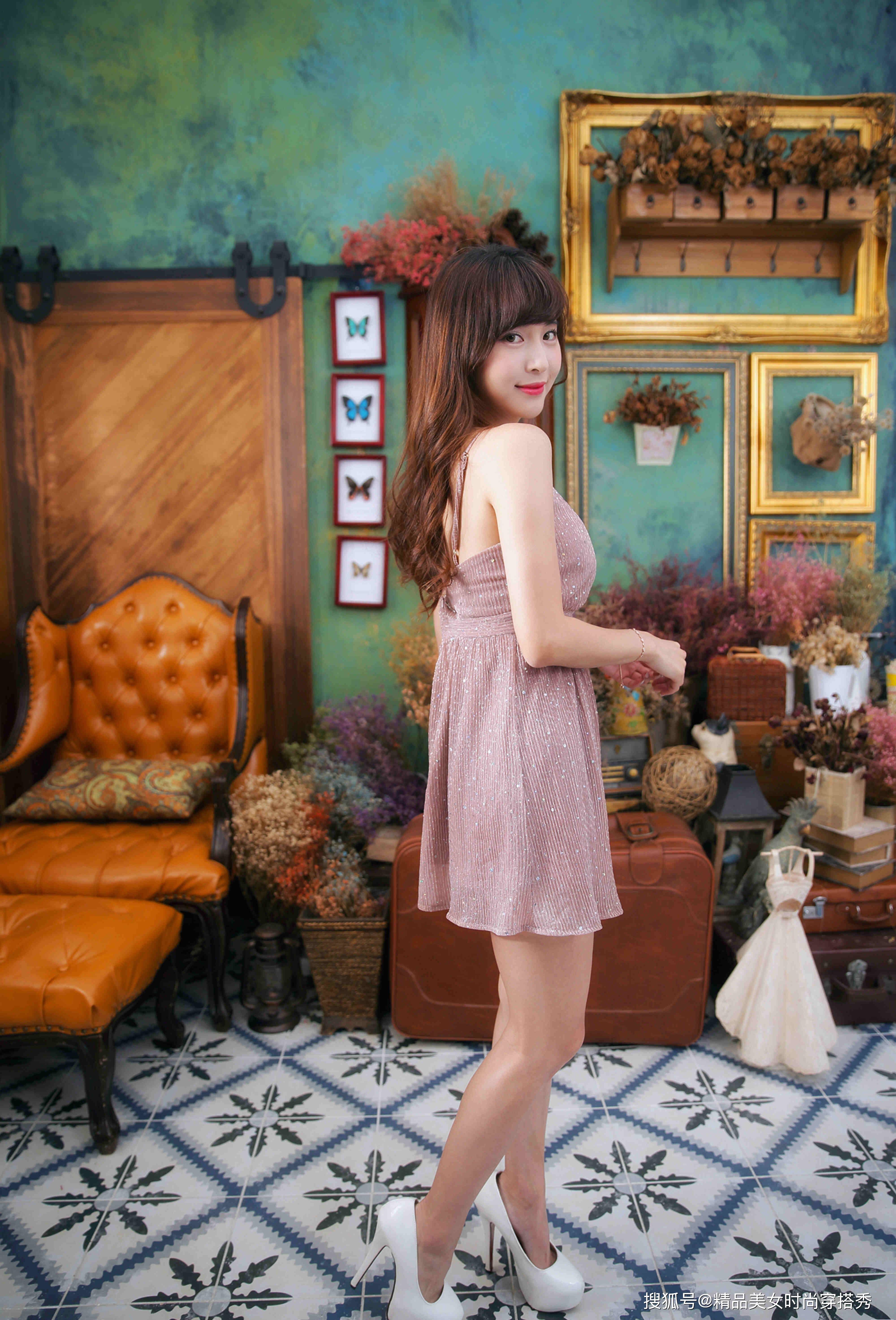 风琴 小情侣约会穿搭，暗紫色吊带裙，甜美又优雅范十足