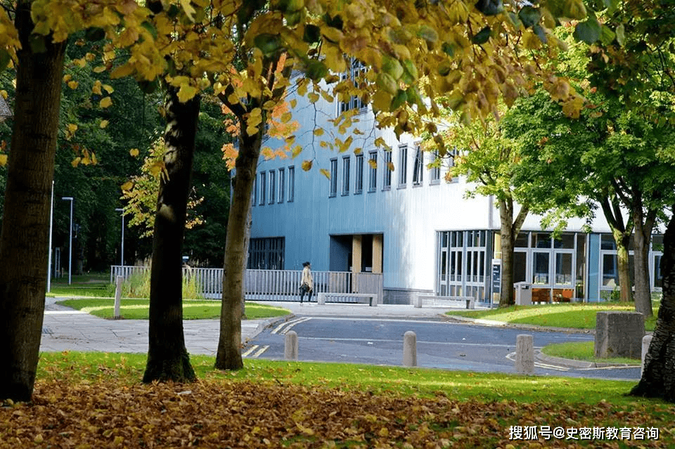英国学校兰卡斯特大学管理学院四重认证的世界顶尖商学院
