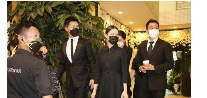 何超莲窦骁怎么啦 3b77be9cb09a409c9e865683441e2301.jpeg