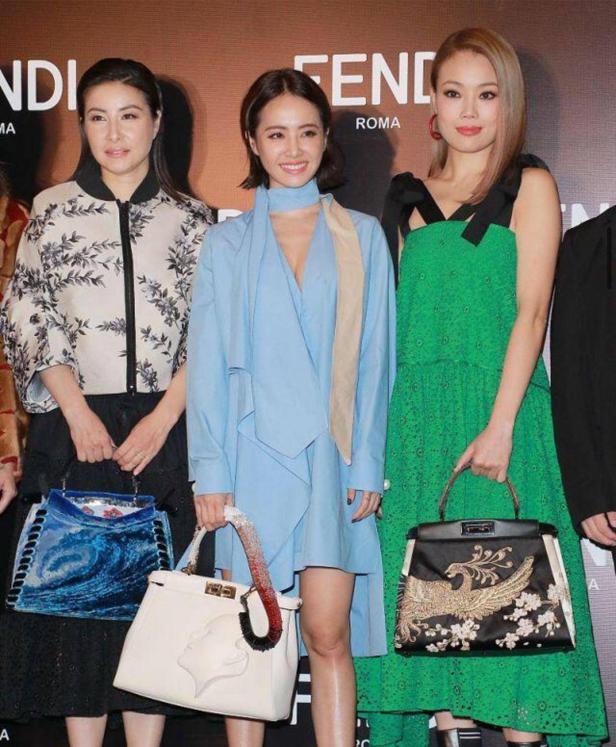 贵妇 郭晶晶终于有了贵妇范,穿印花外套梳大背头,与明星同框不输气场