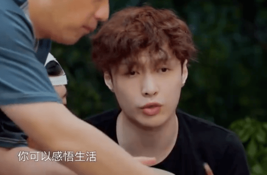 全无 张艺兴真实素颜照流出，皮肤松弛，仪态全无，29岁就疲态尽显