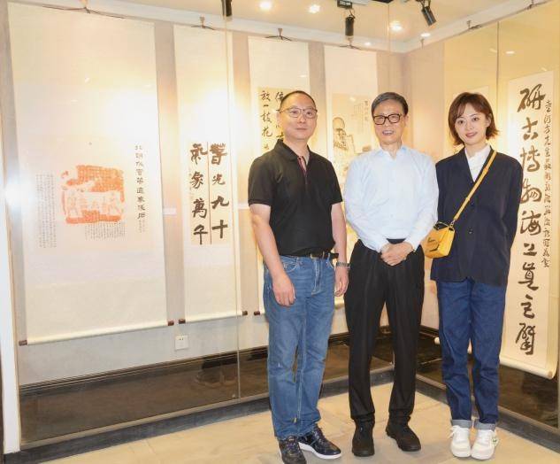 貂有 孙俪逛街被偶遇，三十多度穿貂有勇气，不愧是养生达人