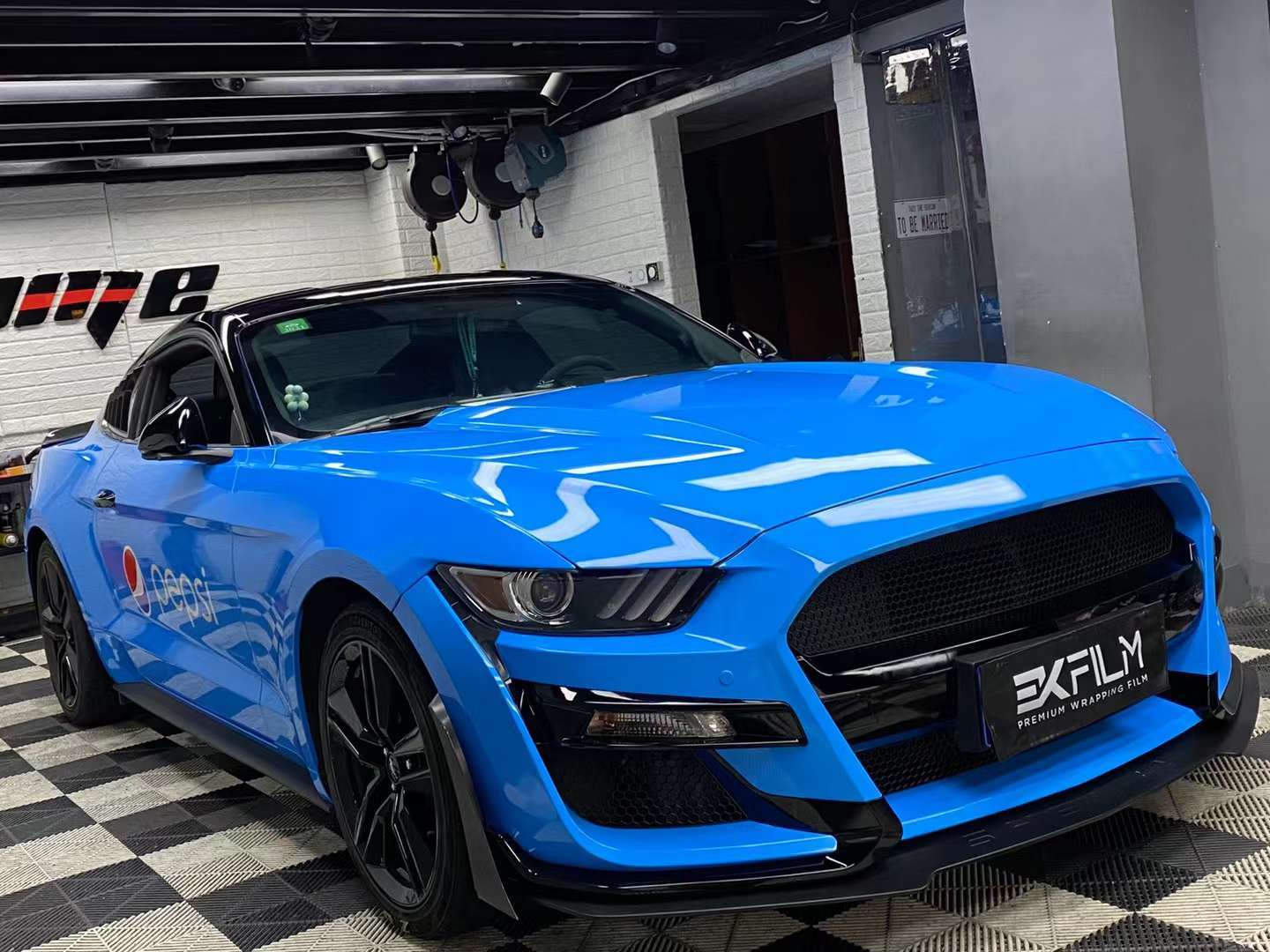 福特mustang全车贴膜ekfilmek改色膜水晶冰淇淋蓝