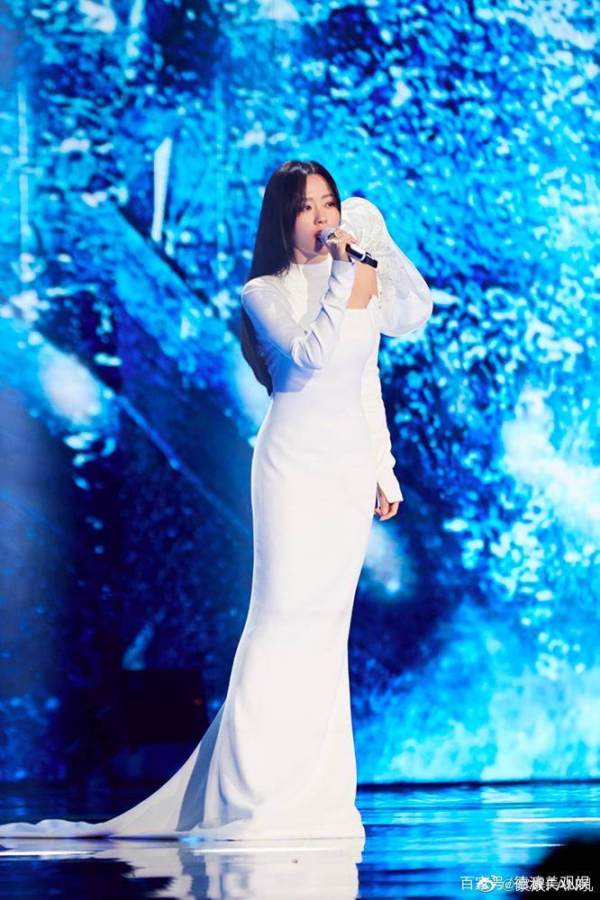 胡杏儿 大湾区中秋晚会：温碧霞露肩妩媚，赵丽颖又仙又欲，舒淇惊艳全场