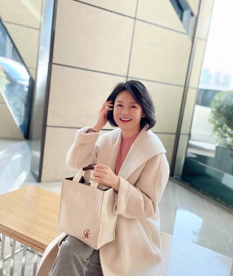 气质 这才是中年妈妈的穿衣典范！气质优雅大方又得体，照着穿准没错