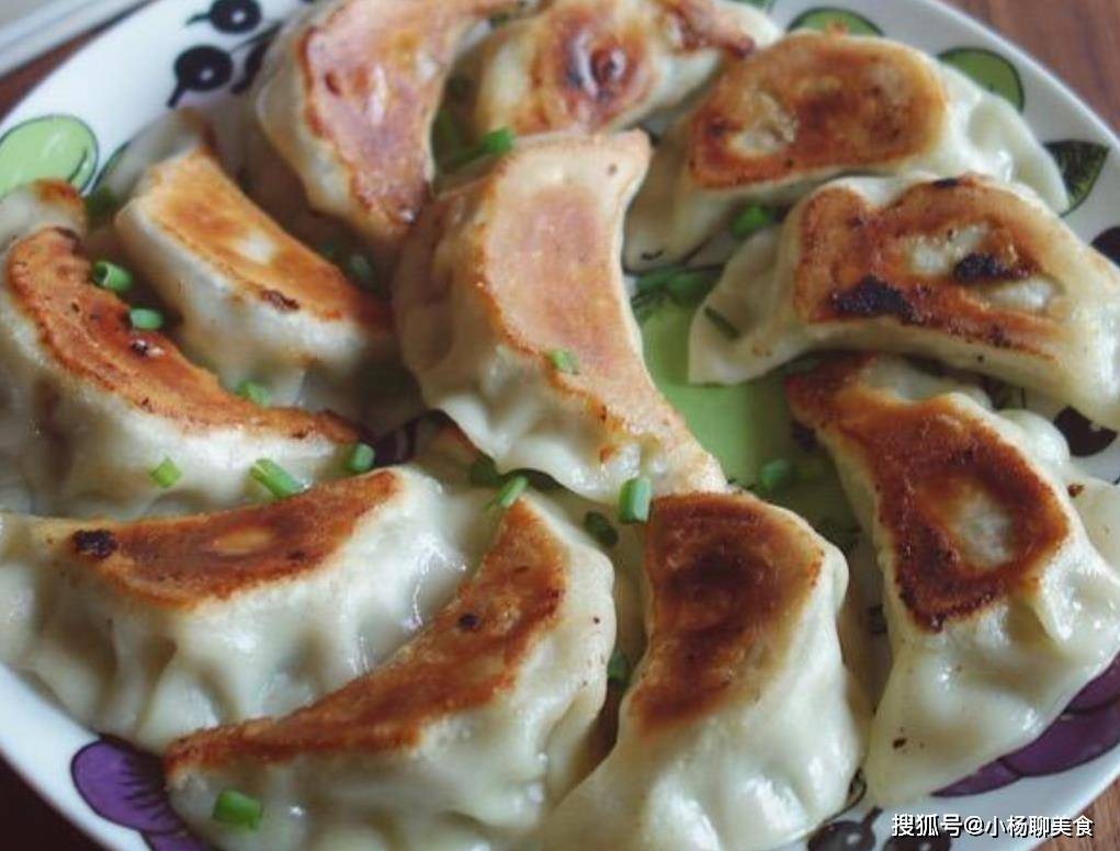 因为|我家早餐常吃它,外焦里嫩鲜香味美,10分钟上桌,比馅饼油条好吃