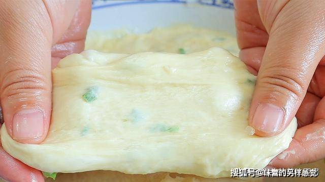 葱花|早餐不用出去买,一碗面粉加2鸡蛋,营养丰富味道好,2分钟出锅