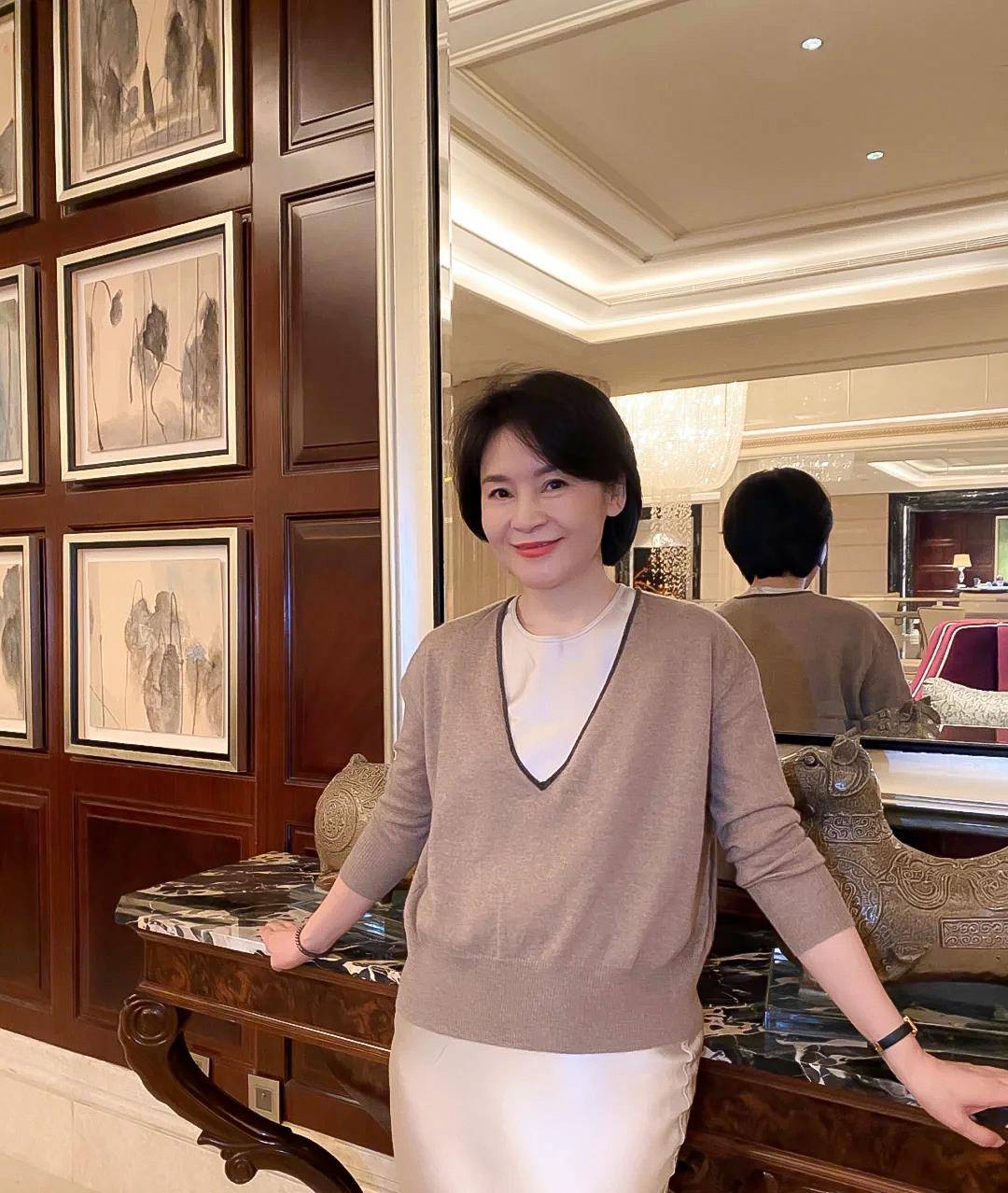 气质 这才是中年妈妈的穿衣典范！气质优雅大方又得体，照着穿准没错