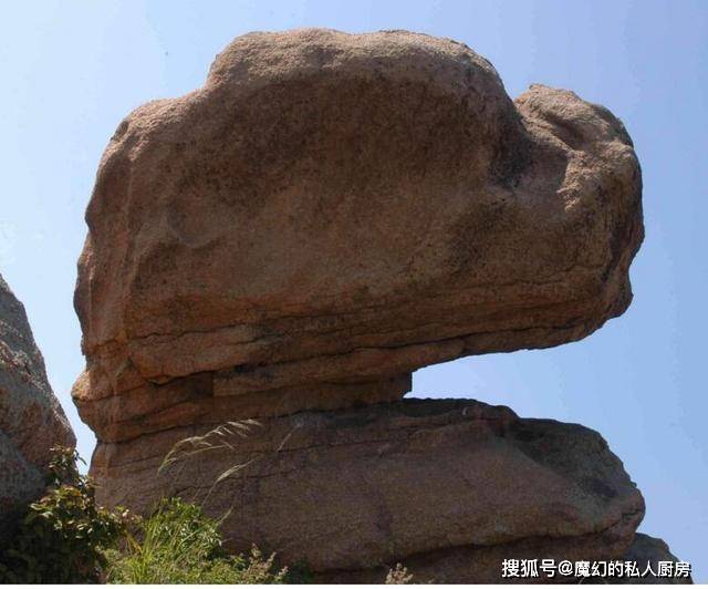 蒙山有个带地图的巨石，它能随着手的力量而动，被人称为指点江山