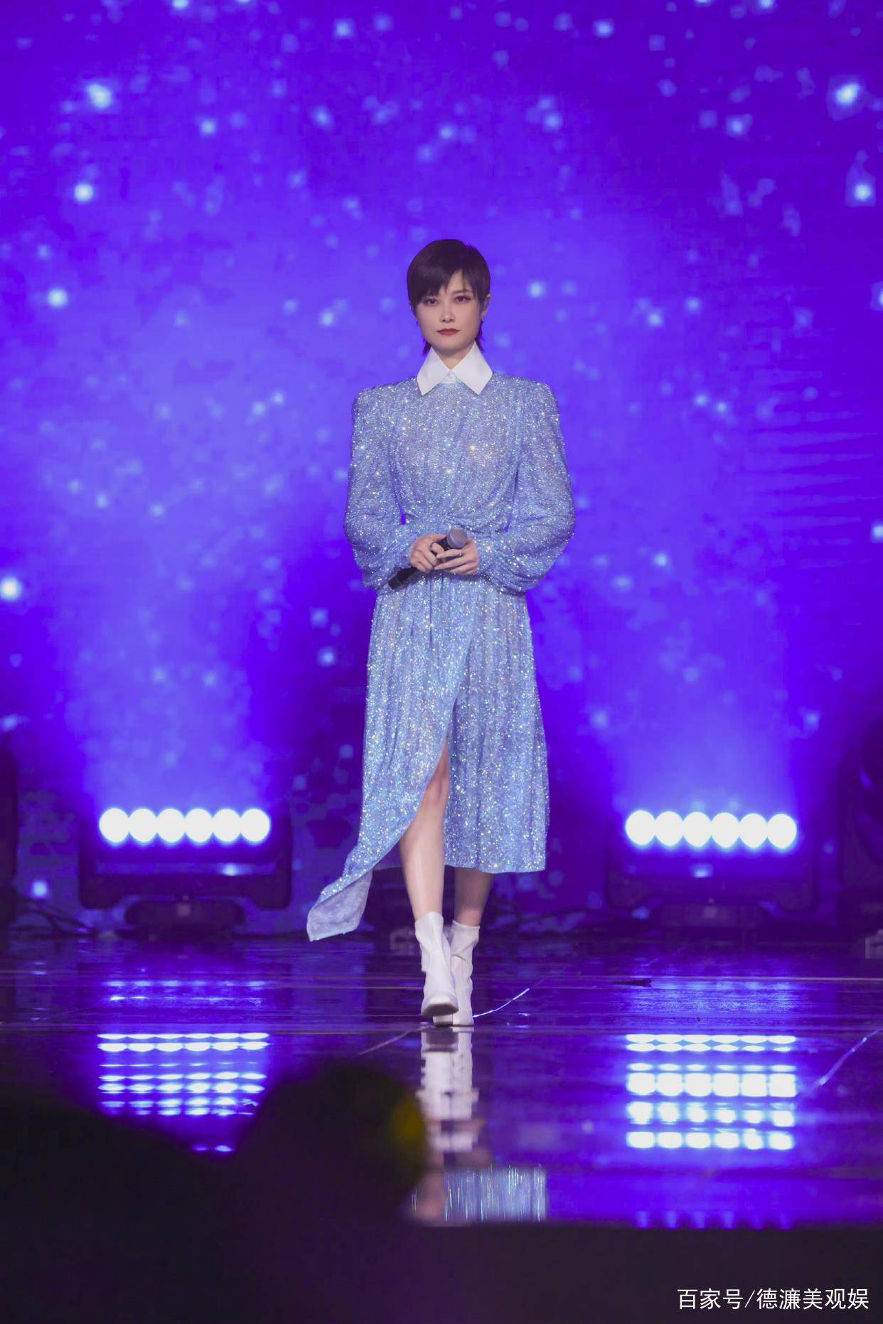 胡杏儿 大湾区中秋晚会：温碧霞露肩妩媚，赵丽颖又仙又欲，舒淇惊艳全场