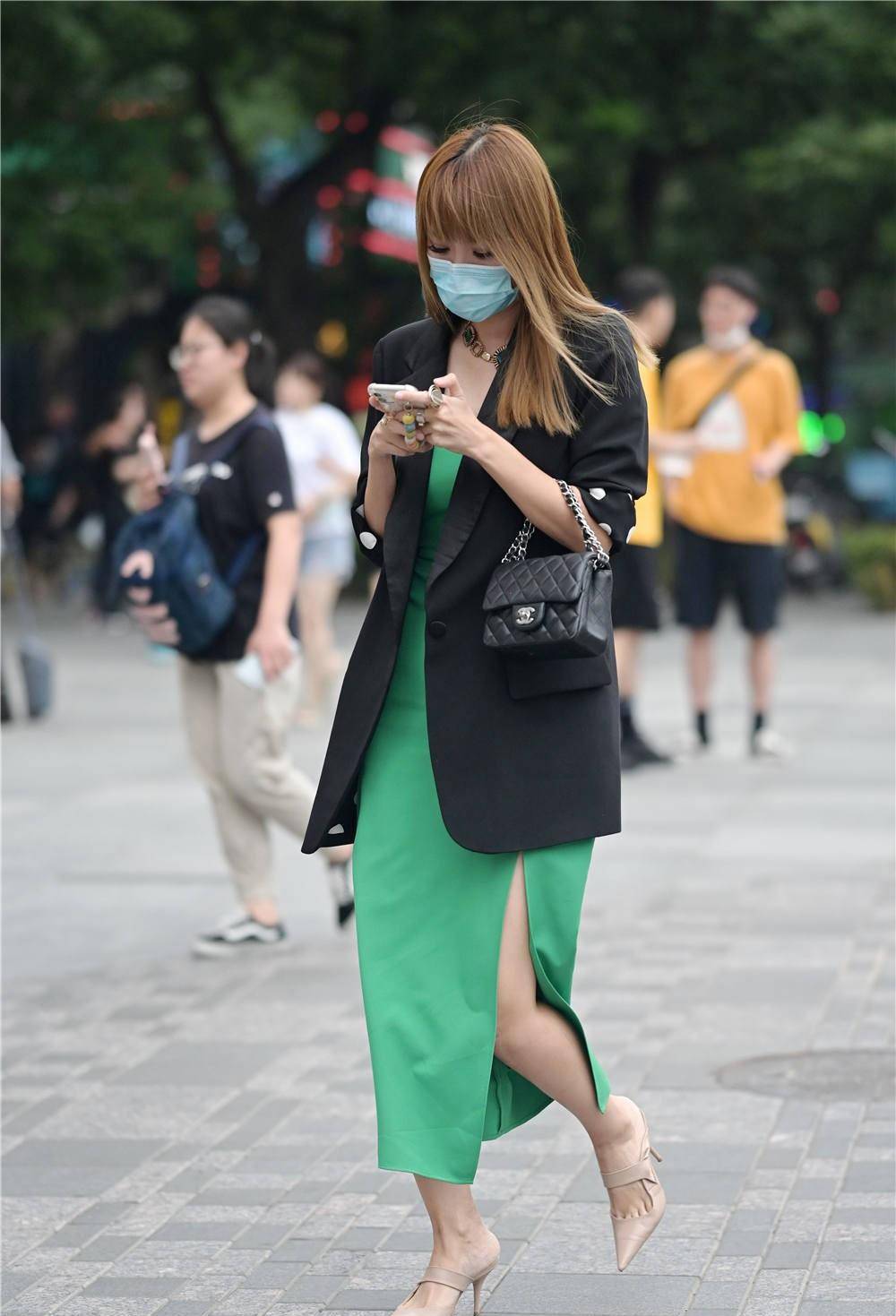 黑色 穿上尖头细跟鞋，是不是就会变得成熟大气，还非常优雅呢？