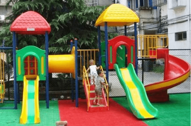 漂亮 这3种衣服别再给孩子买了，中看不中用，并不适合宝宝在幼儿园穿