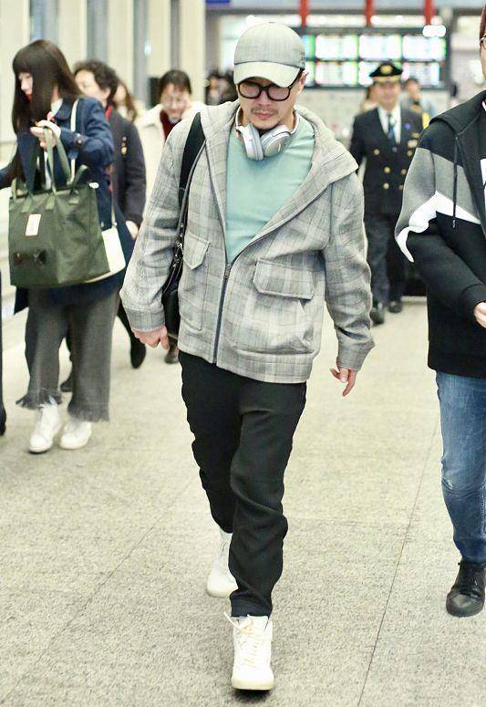 进行 73年的段奕宏太朴实,穿搭挺时尚,但一看就是过日子的人
