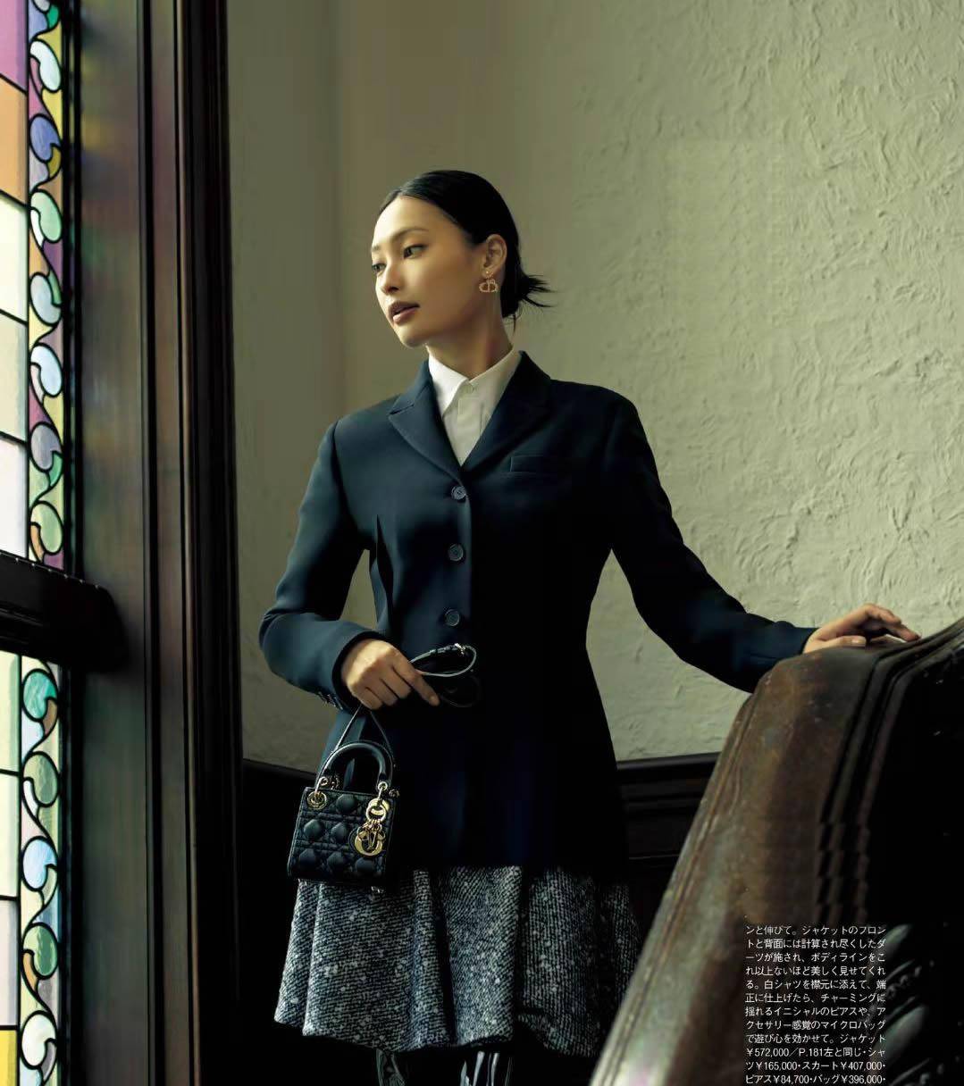 曲线 穿对黑色，我有一套！大女人风的“黑色穿搭”大赏，40+女人必学