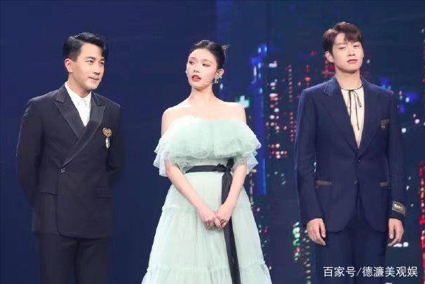 胡杏儿 大湾区中秋晚会:温碧霞露肩妩媚,赵丽颖又仙又欲,舒淇惊艳全场